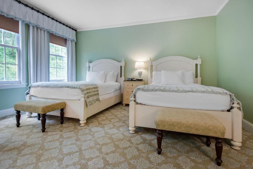 Deluxe Room - Two Double Beds interior